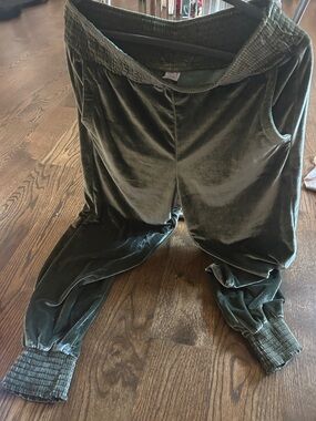 Women’s Velvet Jogger Pants in Dark Olive Green
